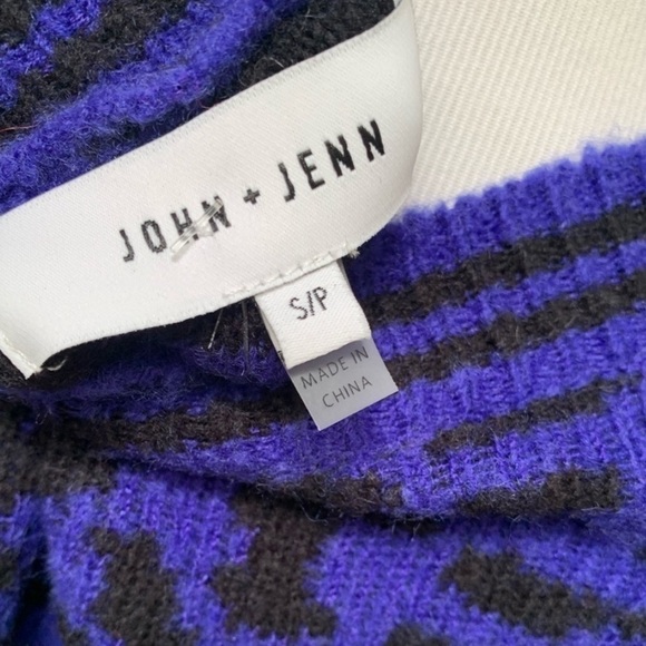 John + Jenn Leopard Print V Neck Sweater - Picture 4 of 13